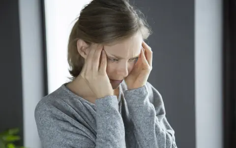 Nerwica lękowa: psychiczne objawy. Jak odzyskać kontrolę?