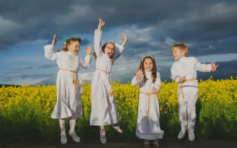 Ile kosztuje fotograf na komunię? Kompleksowy przewodnik po cenach i pakietach