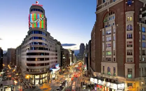 Vincci Capitol Madrid: El hotel icónico con vistas de cine