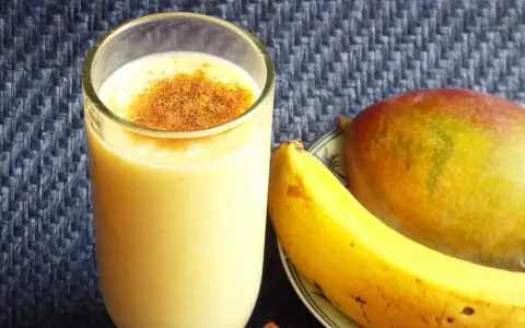 Pyszny koktajl z mango i banana – łatwy przepis na orzeźwienie