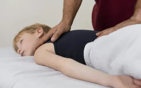 Ile trwa wizyta u fizjoterapeuty? Standardy, NFZ i prywatne gabinety