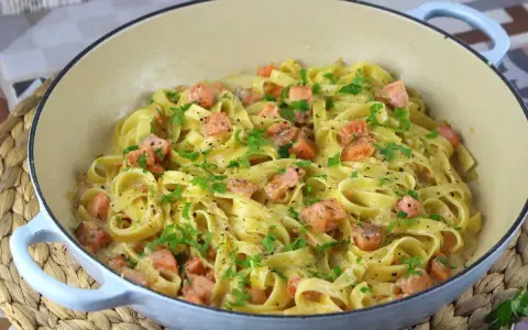 Pasta con Salmón Ahumado: Receta Italiana Cremosa sin Nata