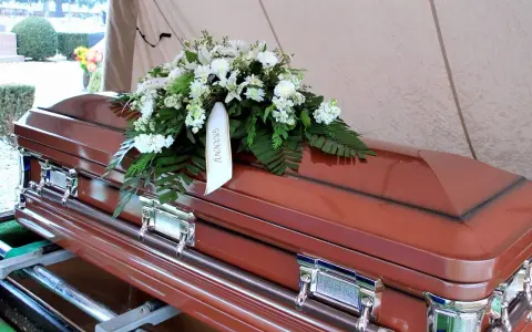 Jak znaleźć datę pogrzebu w Opolu? Sprawdzone metody i źródła