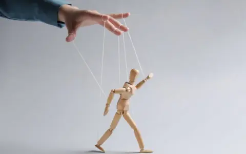Dyssocjalna osobowość: Jak stawiać granice i nie dać się manipulować?