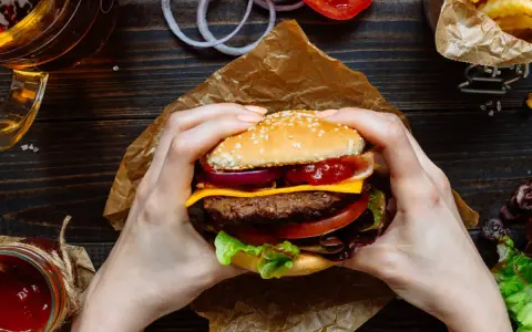 Hamburger: Od niemieckich korzeni do globalnej ikony wszystko, co musisz wiedzieć
