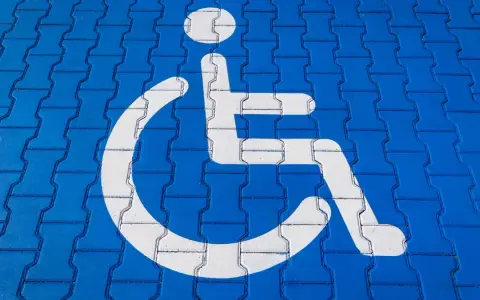Czy karta parkingowa dla niepełnosprawnych obowiązuje w całej Polsce? Sprawdź zasady
