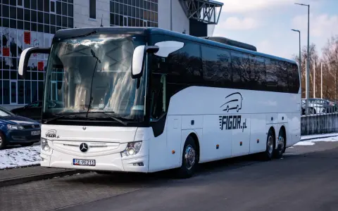 Wynajem autokaru: Ile kosztuje i jak uniknąć ukrytych opłat?
