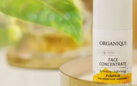 Do czego służy serum? Odkryj jego niezwykłe właściwości i zastosowanie