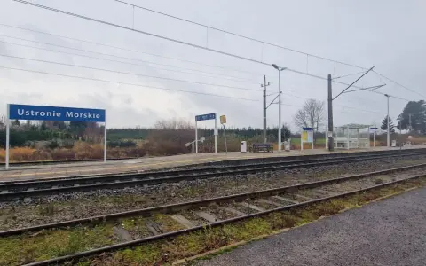 Stacja Ustronie Morskie. Tu zaczyna się podróż pociągiem do celu.
