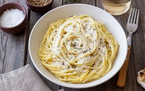 Jak podawać i jeść spaghetti z klasą? Uniknij faux pas!