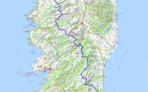 Carte du GR20 en Corse, traversant des montagnes comme le Monte Cinto et le Monte Rotondo, longeant des golfes et des rivières.