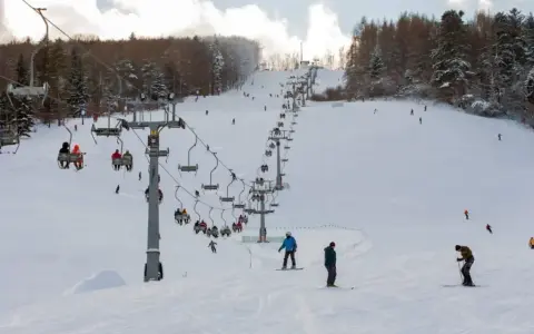 Bieszczady na narty: Stoki, ceny, atrakcje Twój przewodnik 2024/2025