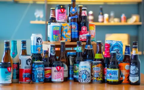 Eine Auswahl alkoholfreier Biere. Die Frage, ob ist alkoholfreies Bier ein Dickmacher, bleibt offen.