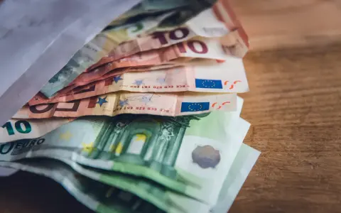 Kredyty frankowe: Unieważnić umowę i odzyskać pieniądze? Sprawdź!