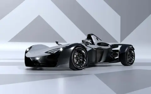 Srebrno-czarny, futurystyczny bolid BAC Mono z ostrymi liniami i aerodynamicznym kształtem, gotowy do wyścigu.