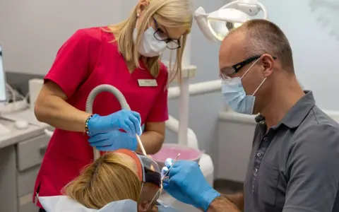 Palenie po dentyście: Jak długo czekać, by uniknąć powikłań?