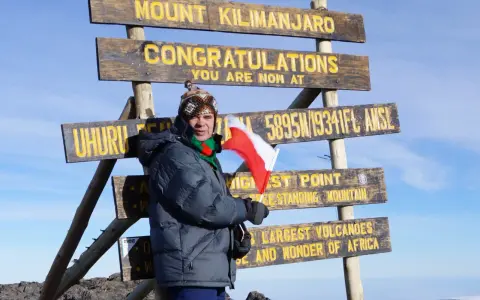 Zdobywca na szczycie Kilimandżaro, gdzie ile metrów ma Kilimandżaro? 5895 m n.p.m.