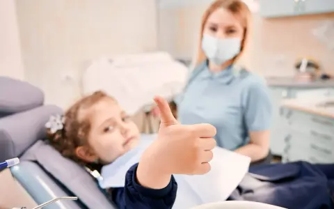 Maseczka u dentysty 2026: Obowiązek czy wewnętrzne zasady?