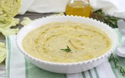Minestra di Verza: Ricetta Classica, Segreti e Varianti Gustose