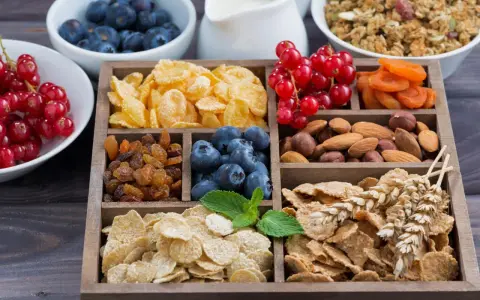 Przekąski które nie tuczą - zdrowe opcje na każdą dietę