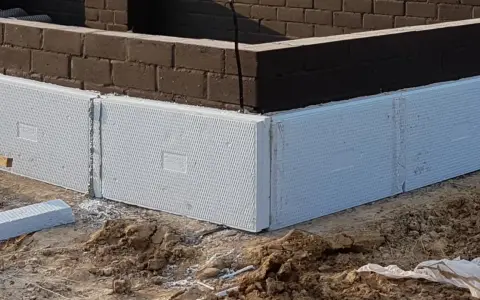 Jaki styrodur na fundamenty? Wybierz najlepszy materiał dla trwałości