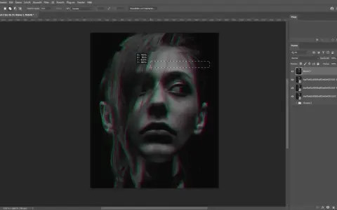 Portrait d'une femme avec un effet glitch Photoshop, créant une distorsion visuelle rouge et verte.