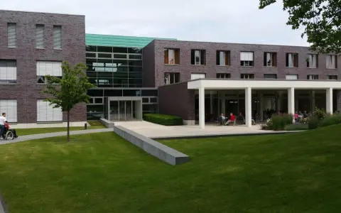 Rehabilitacja domowa NFZ ile trwa? Sprawdź, co musisz wiedzieć