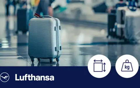 Srebrna walizka podręczna na lotnisku, obok logo Lufthansa i ikon wymiarów oraz wagi.