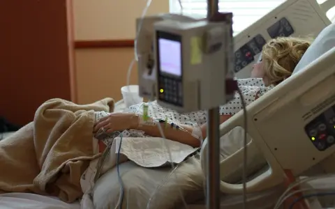 Czy łóżko rehabilitacyjne jest refundowane przez NFZ? Sprawdź alternatywy.