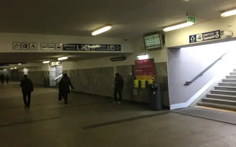 Jak dojechać na lotnisko w Gdańsku z dworca PKP - szybkie opcje transportu