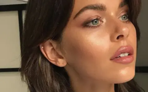 Annabelle Minerals podkład rozświetlający – naturalny blask dla skóry