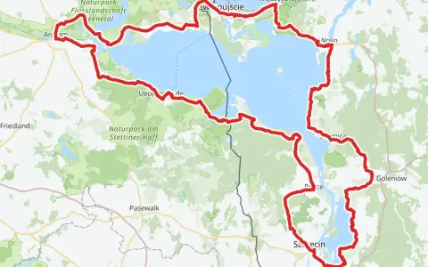 Trasa rowerowa Velo Baltica okrąża Zalew Szczeciński, prowadząc przez malownicze tereny, w tym parki narodowe. Długość trasy jest znacząca.