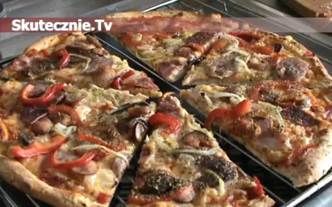 Pizza jak z pizzerii: Sekretne przepisy i techniki domowe