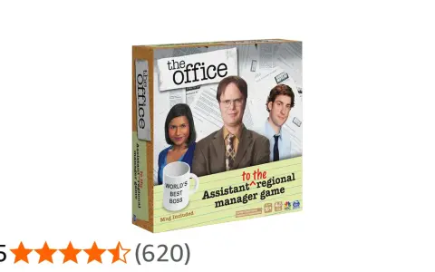 Gra "The Office: Assistant to the Regional Manager" z postaciami z serialu i kubkiem "World's Best Boss".