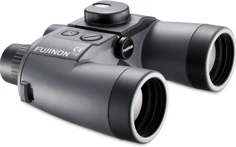 Jumelles Fujinon 7x50 : le 7x signifie grossissement 7 fois, le 50 indique le diamètre des lentilles en mm pour une meilleure luminosité.