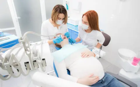 Kiedy do dentysty po porodzie? Kluczowe informacje dla mam