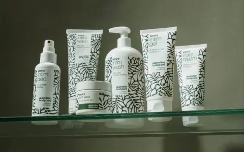 Produkty do higieny intymnej dla mężczyzn, pomagające zapobiegać nieprzyjemnemu zapachowi z krocza.