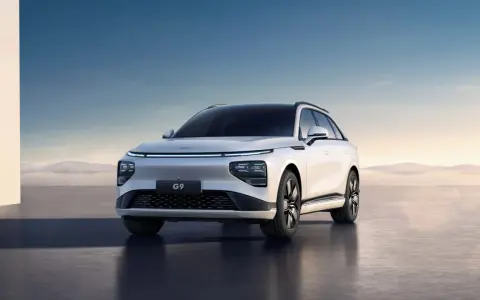 Biały SUV Xpeng G9 z nowoczesnym designem, idealny dla rodziny. Sprawdź atrakcyjną xpeng g9 cenę!