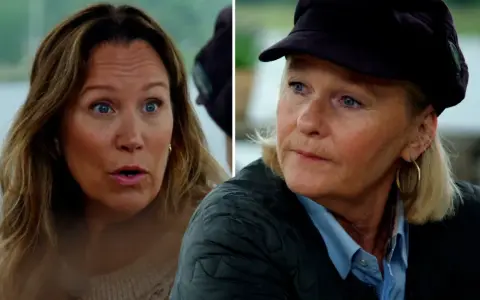 Två kvinnor, en med förvånat uttryck och blont hår, den andra med keps och en fundersam blick. Kanske en del av en kärleksfull familj.