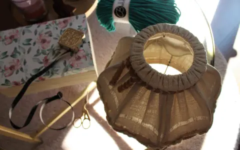 Renowacja abażuru DIY: Proste triki na metamorfozę lampy