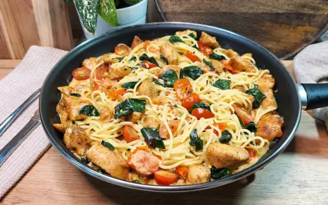 Spaghetti z kurczakiem: Przepis idealny na szybki obiad? Sprawdź!