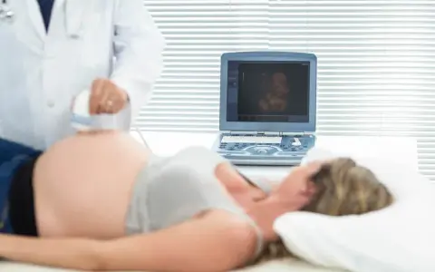 Czy badanie prenatalne jest warte wykonania? Poznaj kluczowe zalety i ryzyka