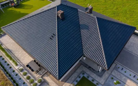 Jak układać dachówkę - uniknij najczęstszych błędów i uzyskaj trwałość