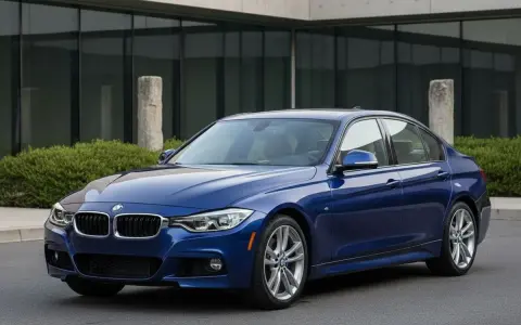 Niebieskie BMW F30 na tle nowoczesnego budynku. Zastanawiasz się nad jego **koszty utrzymania**?