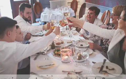 Ile kosztują chrzciny w restauracji? Zaskakujące ceny i ukryte koszty