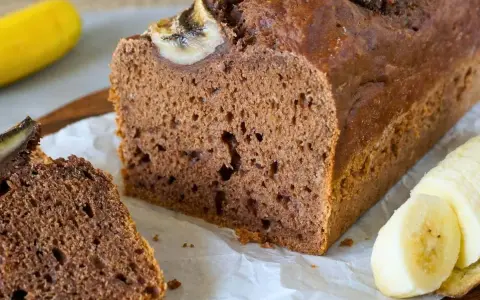 Saftiges Bananenbrot mit Schokostückchen, ein köstliches Bananenbrot Rezept für Genießer.