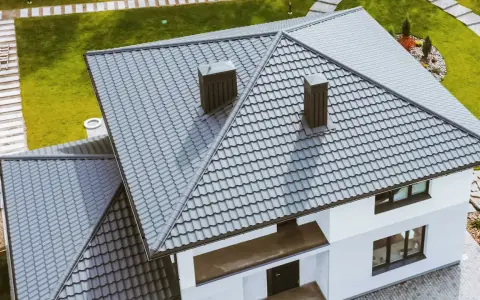 Dach kopertowy: poznaj jego zalety i zastosowanie w budownictwie
