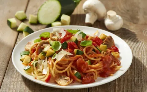 Jak zrobić idealne spaghetti bolognese z warzywami? Pełny przepis!