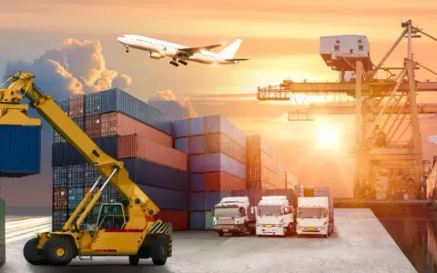 Logistyka co po studiach: Jak uniknąć pułapek na rynku pracy?
