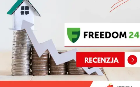 Symboliczny domek na stosie monet, strzałka wzrostu i logo Freedom24. Recenzja inwestycji.